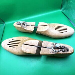 VTG O.A. Miller Co. Wooden Hardwood Shoe Trees Pair Mens Size 9 Cobbler Form MCM